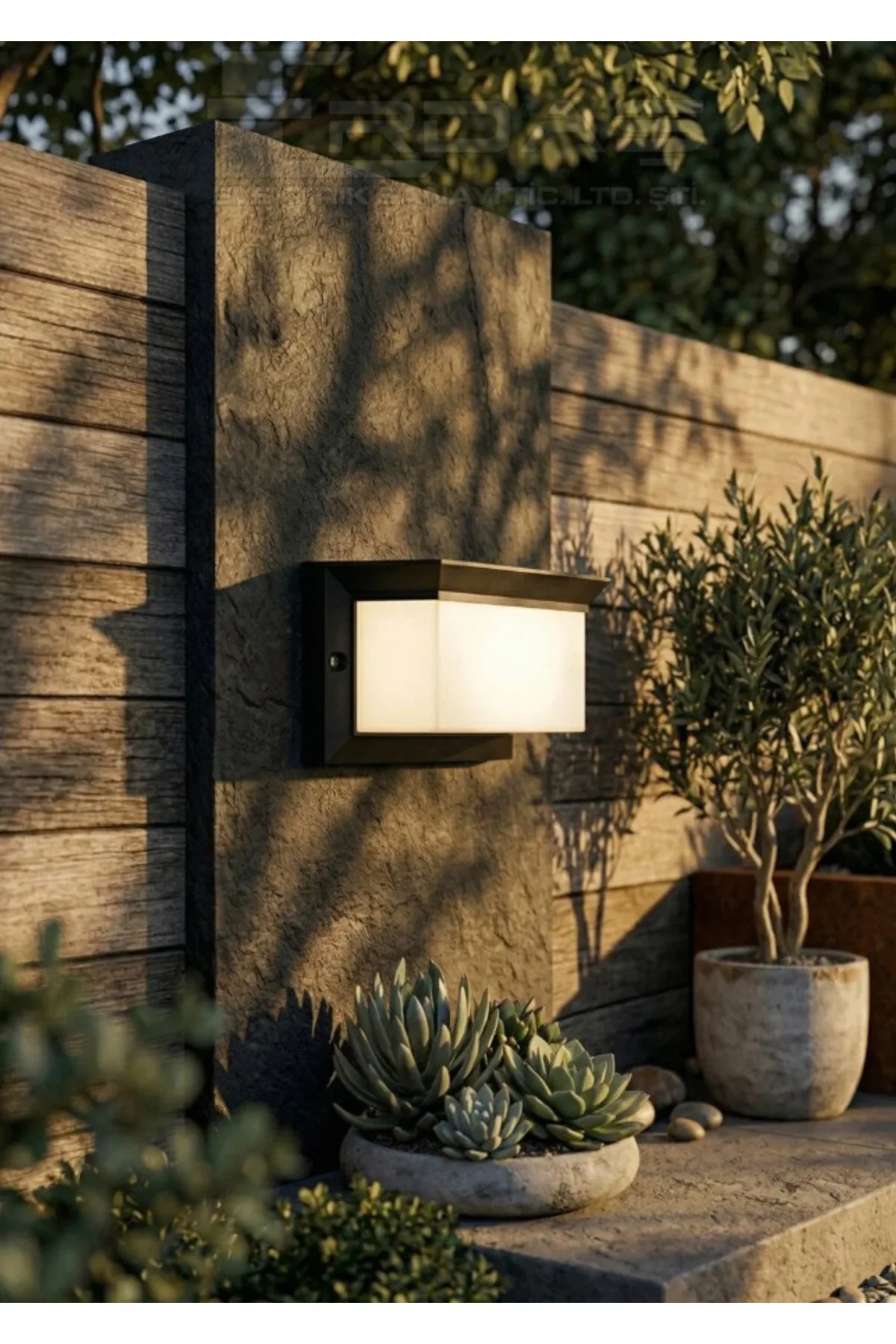 Lunar E27 Bahçe Duvar Apliği IP54 60W (120x120x250 mm) - Görsel 2